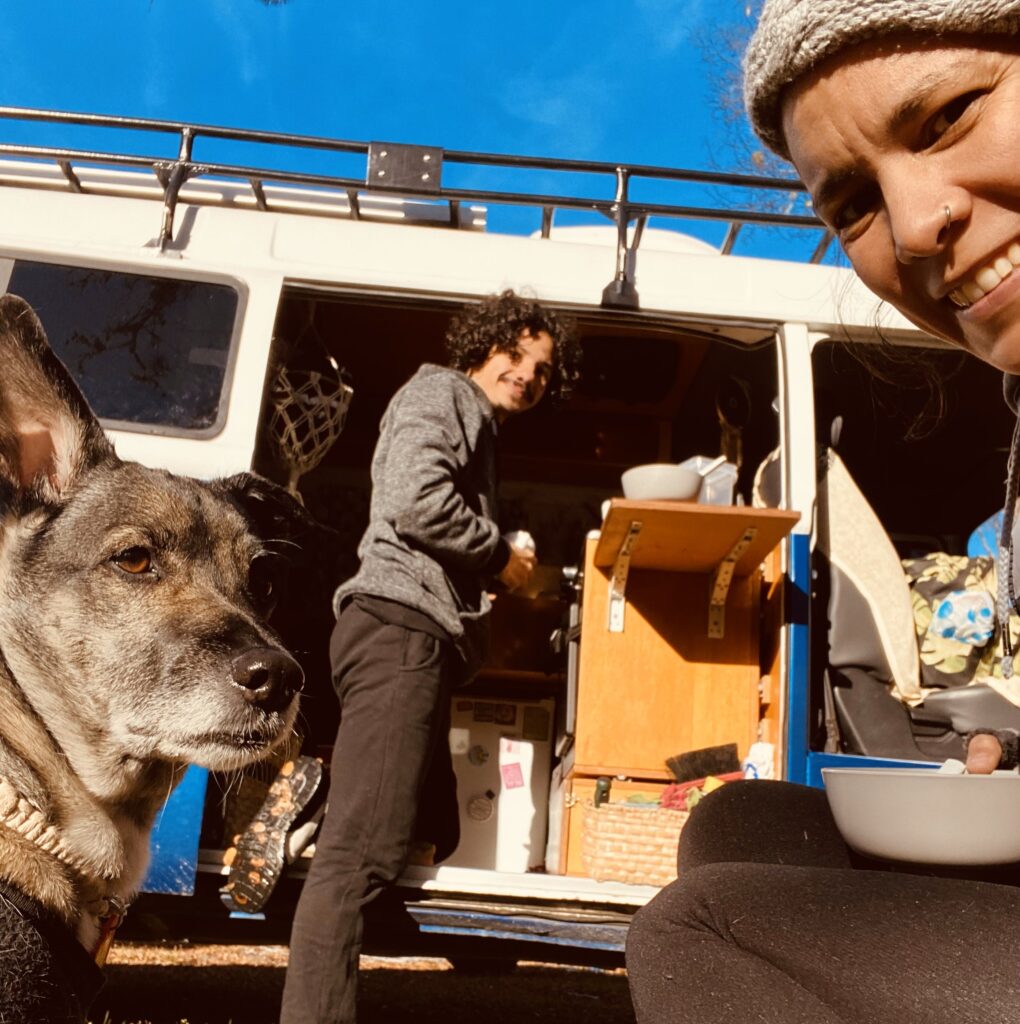 Artistas circenses durante viagem pela América do Sul