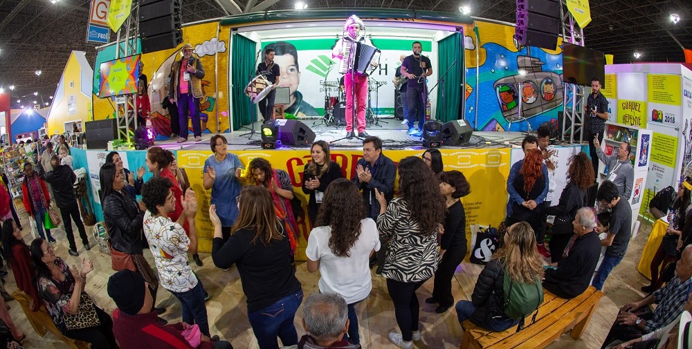 27ª Bienal recebe o Espaço Cordel e Repente