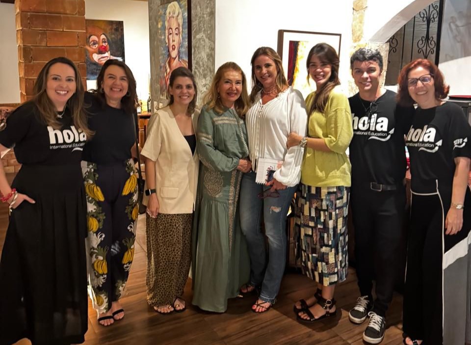 Hola International oferece experiências para pessoas acima de 40 anos