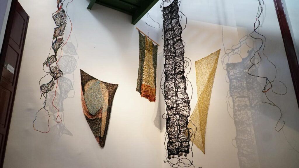 Exposição Um Fio puxa Outro. Foto: Divulgação